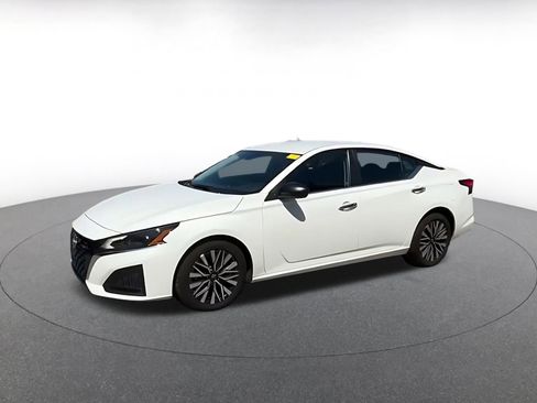 Used 2025 Nissan Altima 2.5 SV FWD image 7