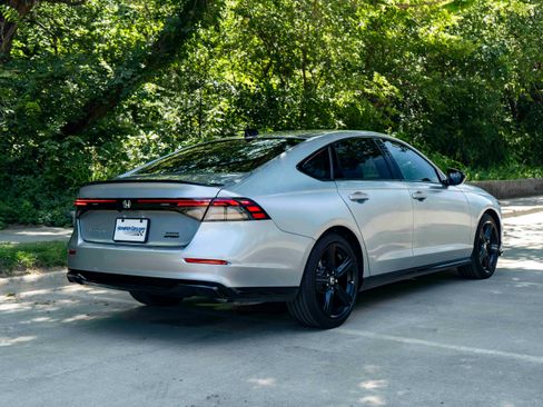 Used 2025 Honda Accord Sport image 9