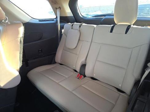 Used 2020 Ford Explorer Platinum image 11