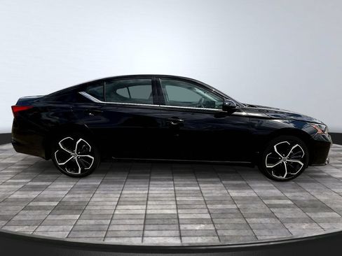 Used 2025 Nissan Altima 2.5 SR w/ SR Premium Package FWD image 8