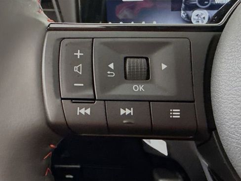 Certified 2025 Nissan Kicks SR image 12