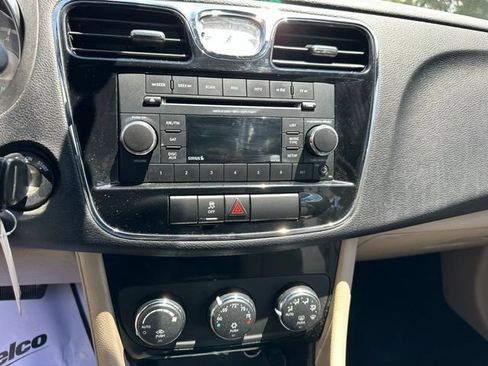 Used 2014 Chrysler 200 Touring FWD image 18