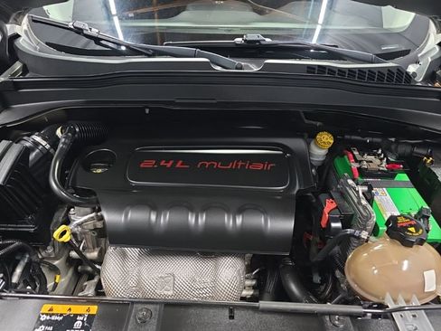 Used 2016 Jeep Renegade Latitude image 23