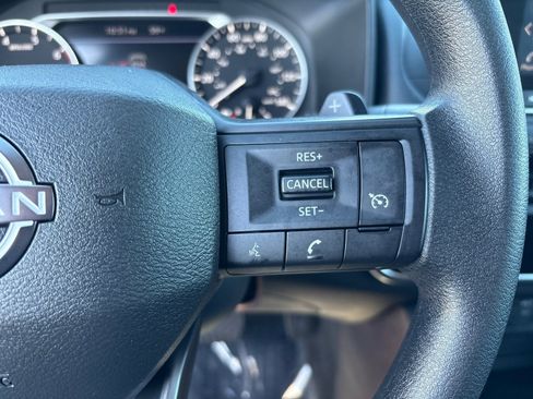 Used 2025 Nissan Rogue S image 30