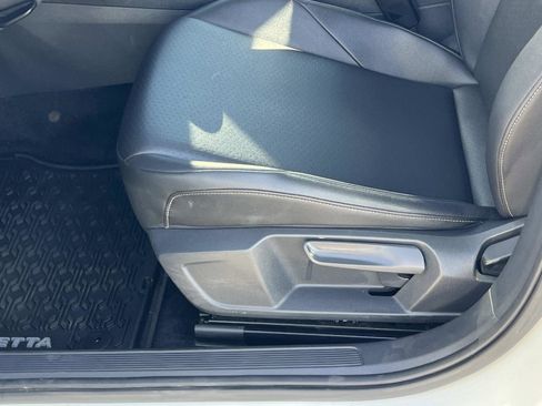 Certified 2020 Volkswagen Jetta SE image 17