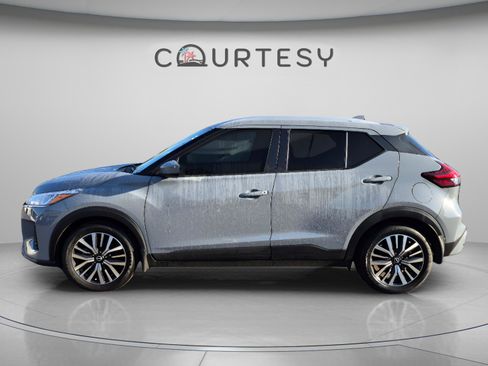 Certified 2022 Nissan Kicks SV FWD image 2