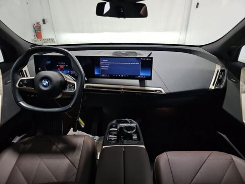 Used 2024 BMW iX xDrive50 AWD/4WD image 9