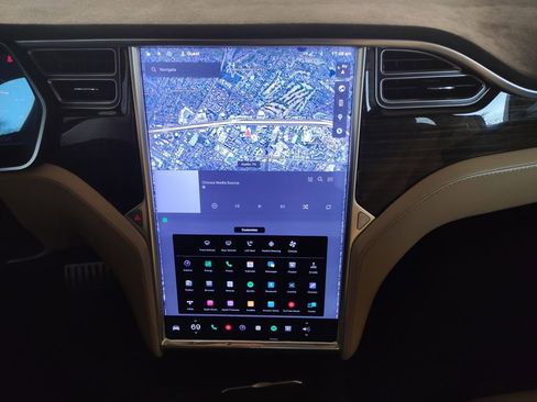 Used 2016 Tesla Model X P90D image 7