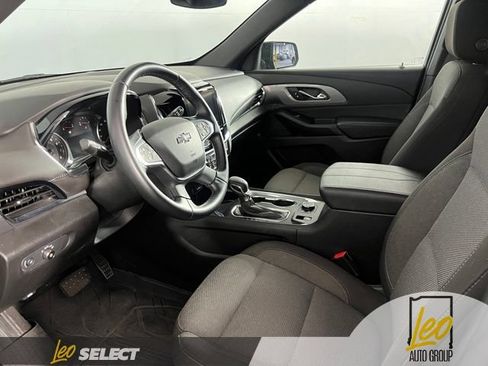 Used 2023 Chevrolet Traverse LT FWD image 7