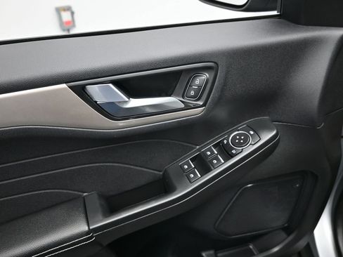 Used 2022 Ford Escape SEL image 11