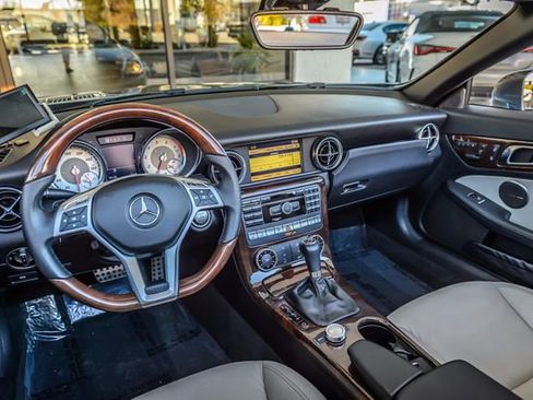 Used 2012 Mercedes-Benz SLK 250 image 32