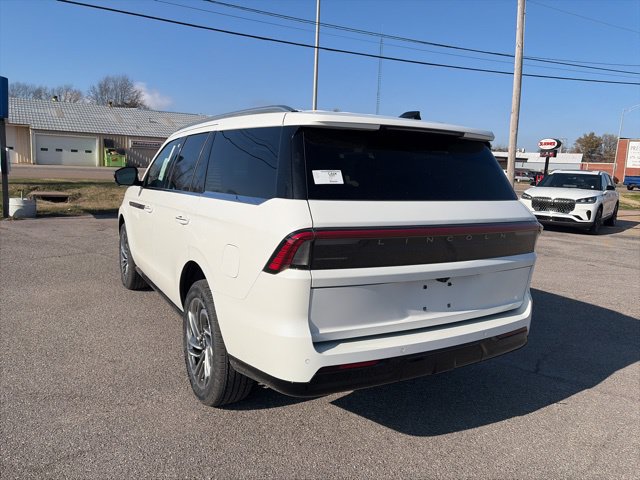 New 2025 Lincoln Navigator Reserve AWD/4WD image 4
