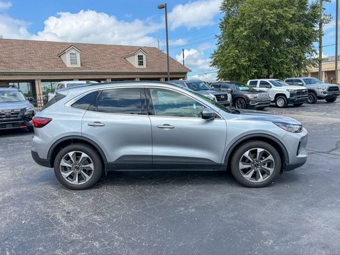 Used 2023 Ford Escape Platinum w/ Premium Technology Package AWD/4WD image 13
