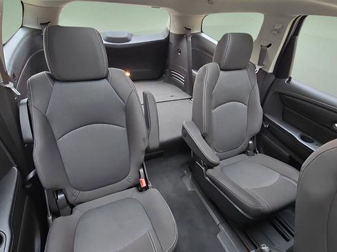 Used 2017 Chevrolet Traverse LT w/ Style and Technology Package FWD image 24