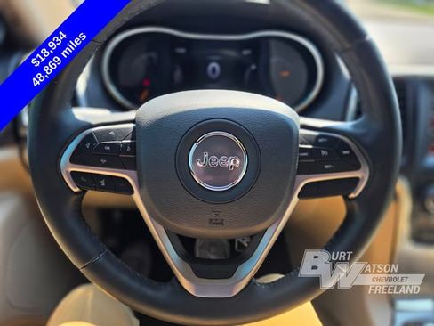 Used 2019 Jeep Grand Cherokee Laredo RWD image 14