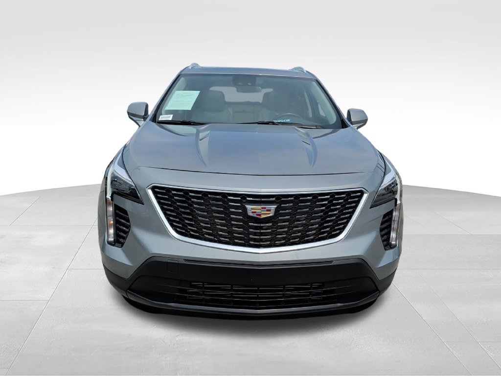 Used 2023 Cadillac XT4 Luxury w/ Cold Weather Package FWD image 2