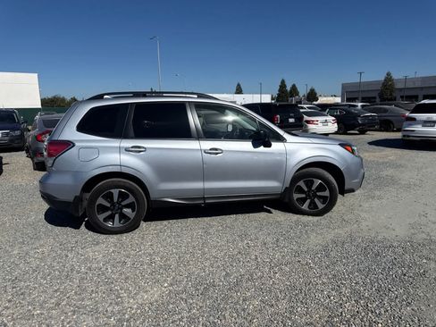 Used 2017 Subaru Forester 2.5i w/ Alloy Wheel Package AWD/4WD image 3