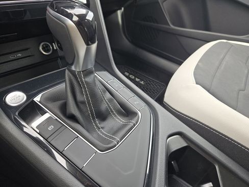 New 2026 Volkswagen Taos SE image 17