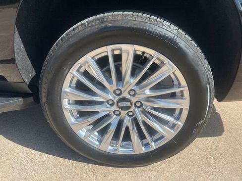 Certified 2025 Cadillac Escalade ESV Premium Luxury w/ LPO, Floor Liner Package AWD/4WD image 9