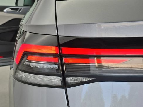 Certified 2025 Volkswagen Taos SE FWD image 34
