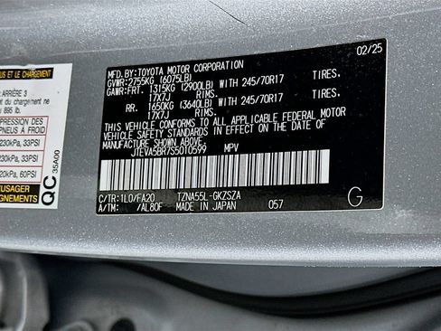 Used 2025 Toyota 4Runner SR5 AWD/4WD image 11