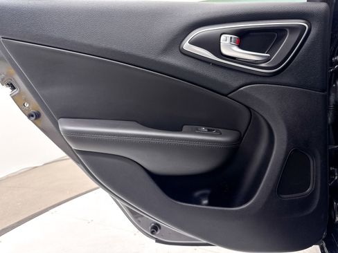 Used 2015 Chrysler 200 C w/ Navigation & Sound Group I image 31