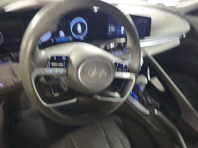 Used 2024 Hyundai Elantra SEL FWD image 11