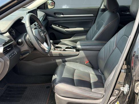 Used 2024 Nissan Altima 2.5 SR w/ SR Premium Package FWD image 5