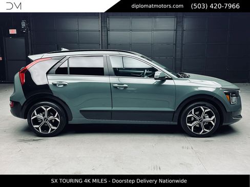 Used 2023 Kia Niro SX Touring FWD image 8