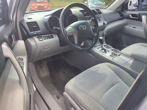 Used 2010 Toyota Highlander Sport FWD image 14