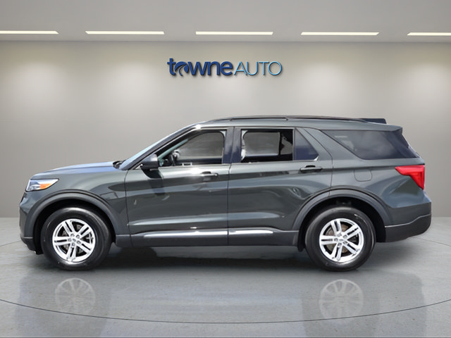 Used 2023 Ford Explorer XLT AWD/4WD image 3
