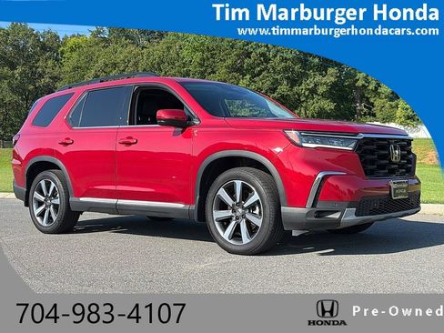 Used 2025 Honda Pilot Touring image 1