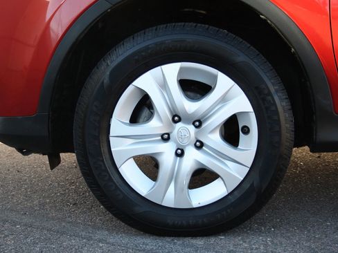 Used 2014 Toyota RAV4 LE image 29