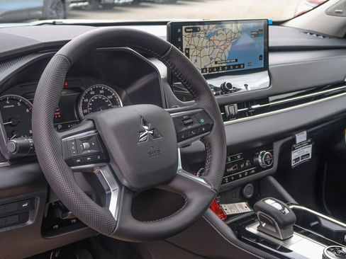 New 2026 Mitsubishi Outlander AWD image 31