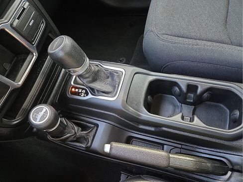 Used 2020 Jeep Gladiator Sport image 25