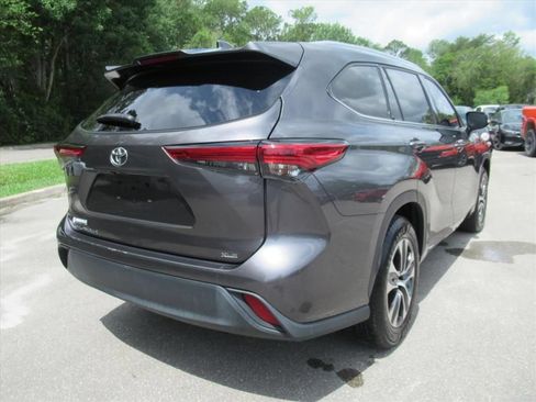 Used 2022 Toyota Highlander XLE FWD image 7