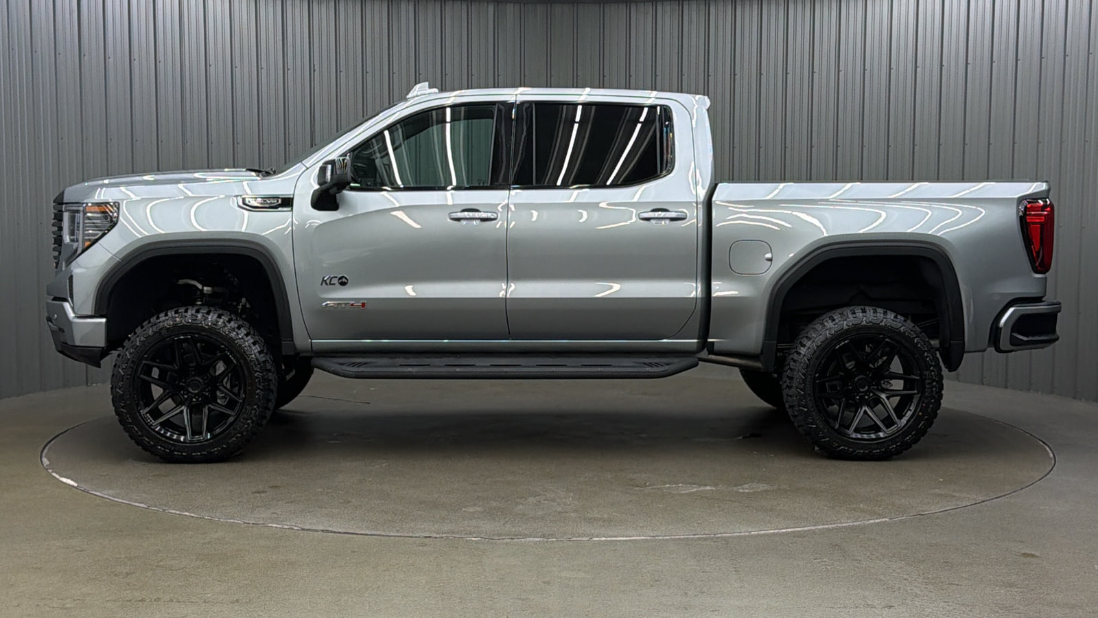 Used 2026 GMC Sierra 1500 AT4 w/ Technology Package AWD/4WD image 2