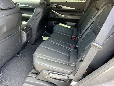 Used 2025 INFINITI QX60 Luxe FWD image 17