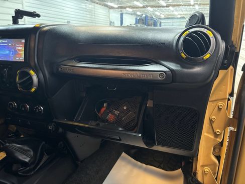 Used 2014 Jeep Wrangler Unlimited Sport w/ Quick Order Package 23S AWD/4WD image 27