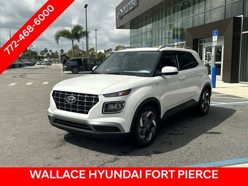 Used 2024 Hyundai Venue SEL FWD image 2