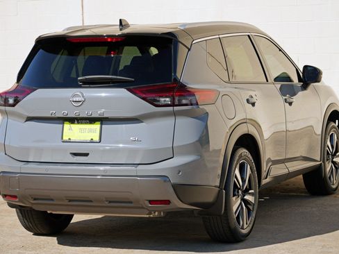 Used 2024 Nissan Rogue SL FWD image 46