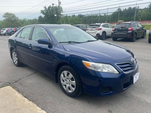 Used 2011 Toyota Camry FWD image 3