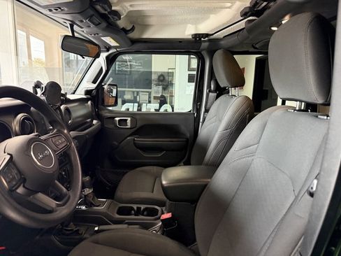 Used 2021 Jeep Gladiator Sport AWD/4WD image 17