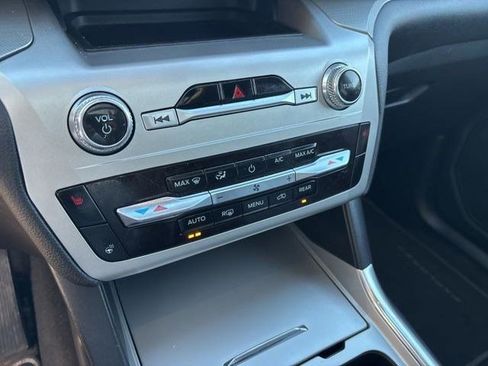 Used 2022 Ford Explorer XLT w/ Equipment Group 202A image 26