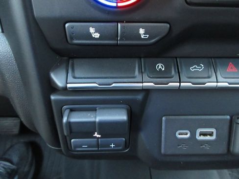 Certified 2020 Chevrolet Silverado 1500 LT w/ All-Star Edition AWD/4WD image 32