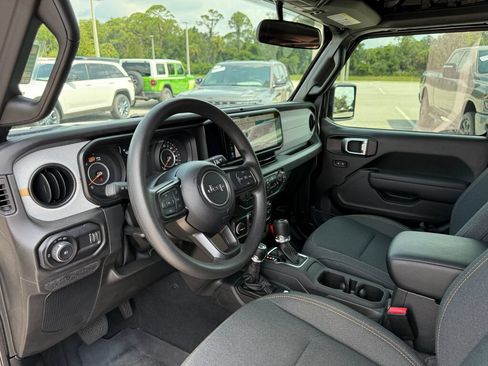 Used 2026 Jeep Wrangler Sport AWD/4WD image 24