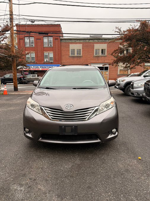Used 2013 Toyota Sienna XLE w/ Premium Pkg AWD/4WD image 2