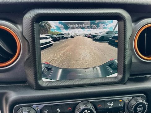 Used 2021 Jeep Gladiator Mojave AWD/4WD image 14