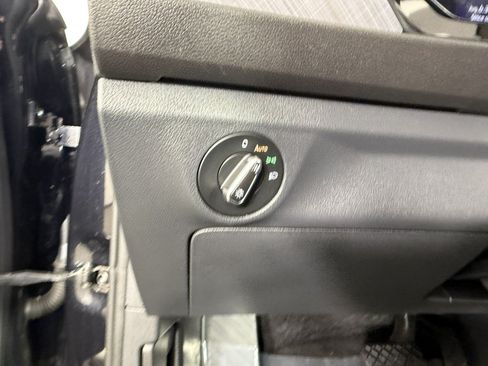 Used 2023 Volkswagen Jetta SE w/ Panoramic Sunroof Package FWD image 21