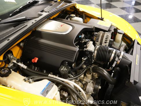 Used 2004 Chevrolet SSR w/ Preferred Equipment Group RWD image 36